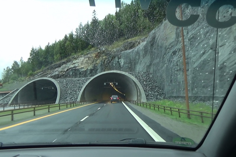 Tunnel an Tunnel